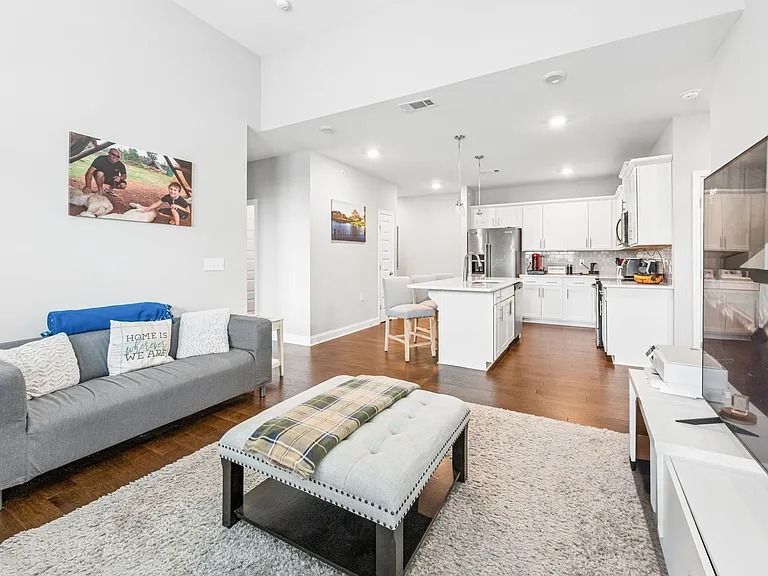 1801 Shadow Green Dr #304 — Photo 10