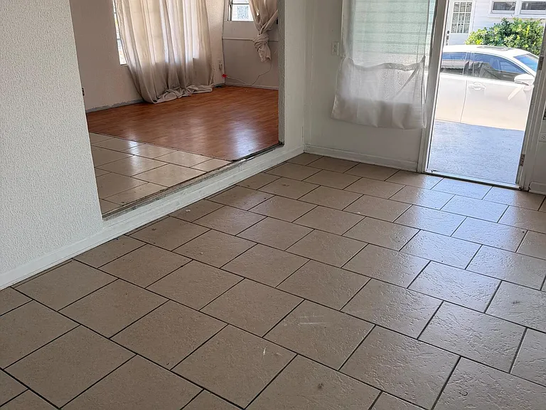 820 SW 1st Pl — Photo 4