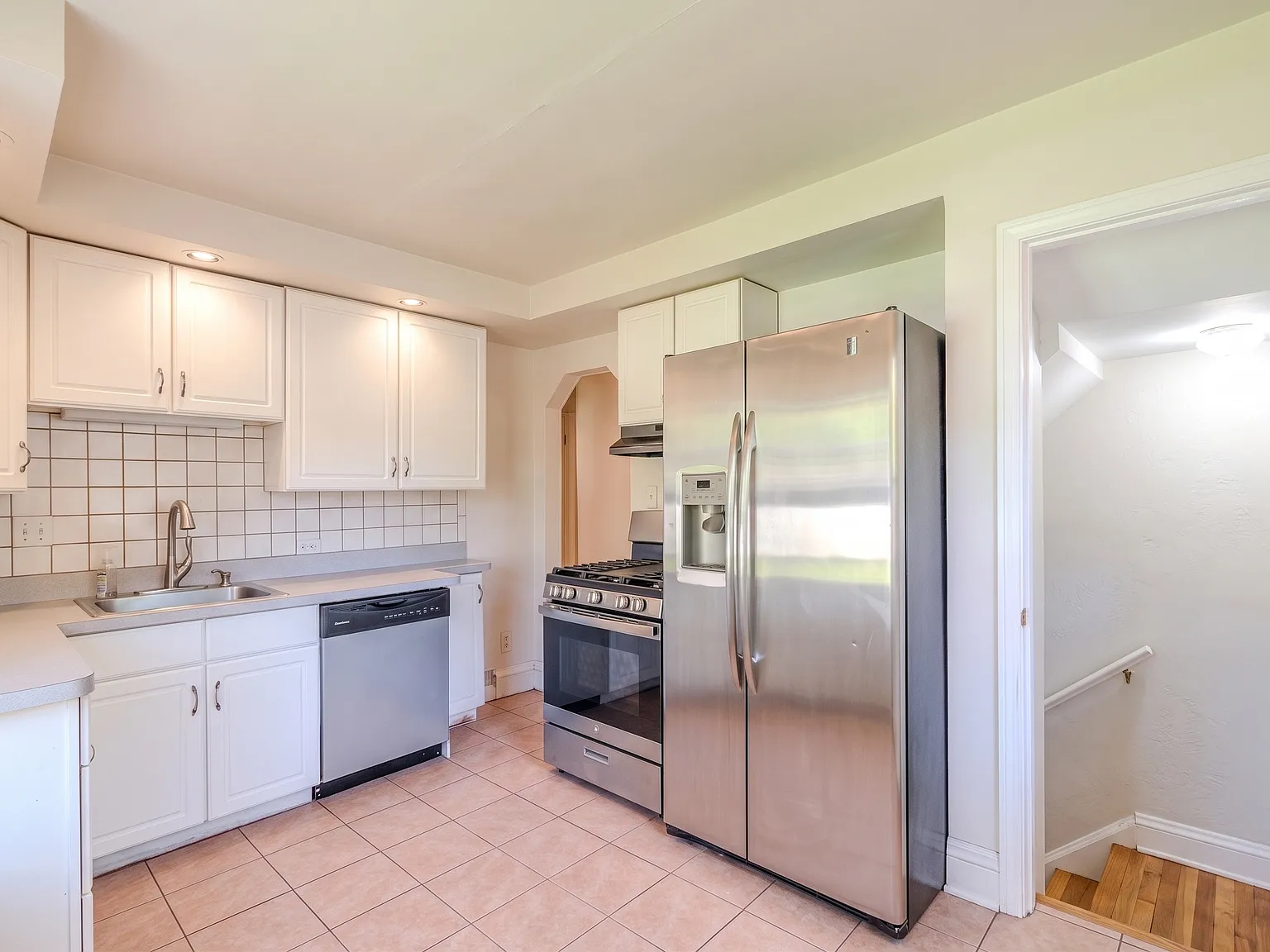 3 bed, 1645 sqft, $2,600 — Photo 3
