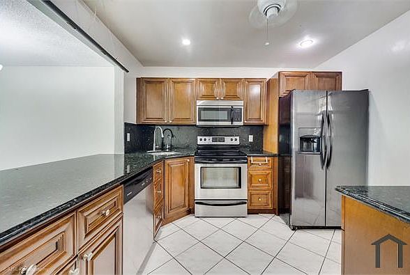 1st image of 410 SE 2nd St APT 205