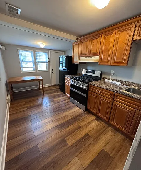 1464 Colony Rd — Photo 2