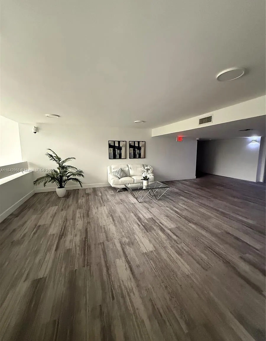 2 bed, 1500 sqft, $2,600 — Photo 2