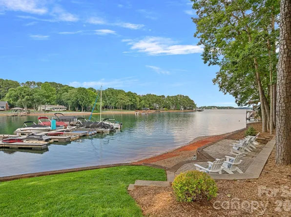 8160 Waterford Dr, Stanley, NC 28164
