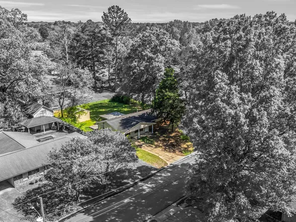 708 Cottonwood Dr, Starkville, MS 39759