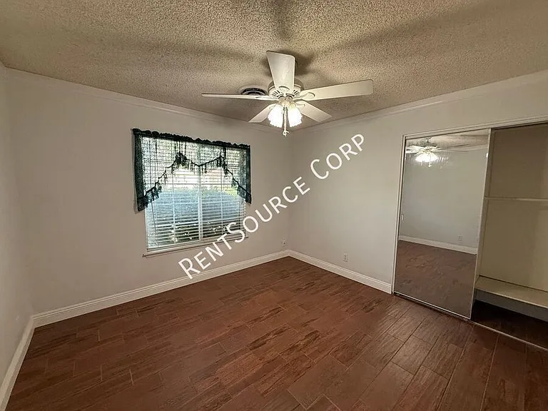 2522 Marcella St — Photo 16