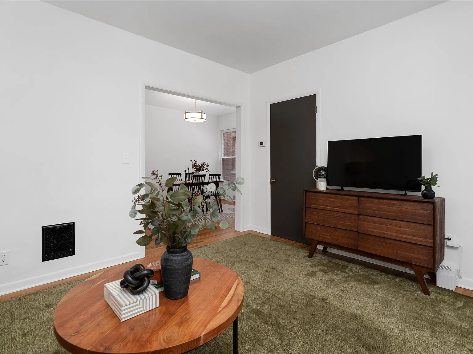 3 bed, 1300 sqft, $2,395 — Photo 4