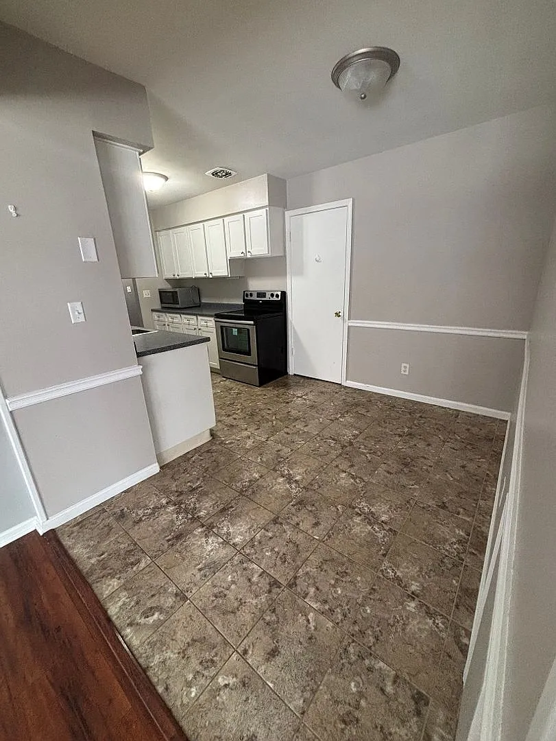 6970 Carriage Hill Dr — Photo 3