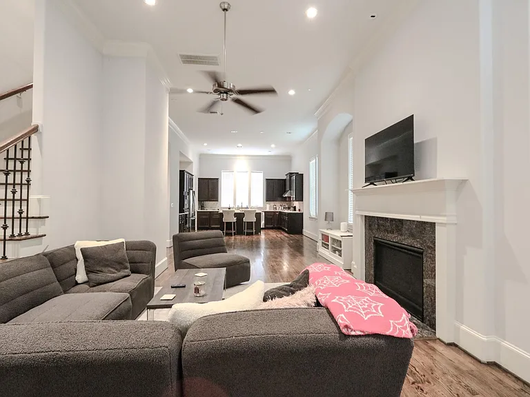 2037 Fannin Sta N — Photo 21