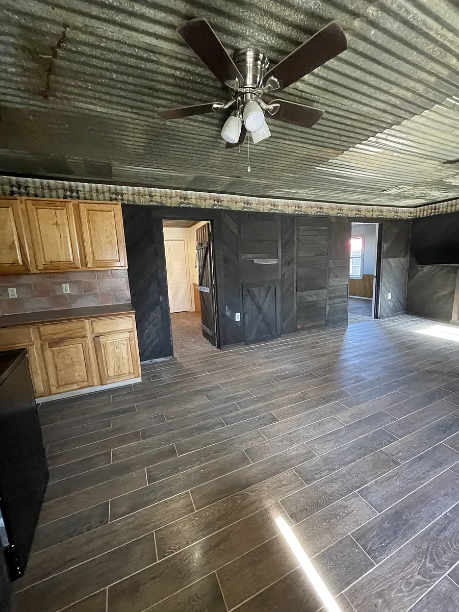 Building Photo - 401 E Krebs Ave