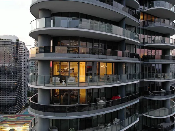 1000 Brickell Plz #3702, Miami, FL 33131