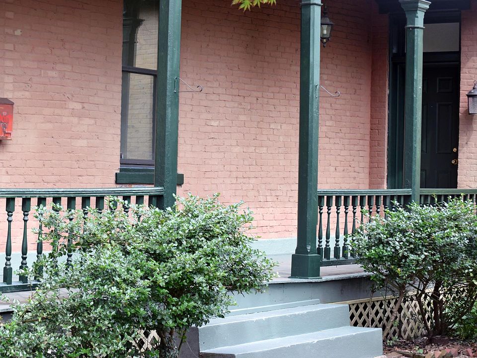 Private porch entrance