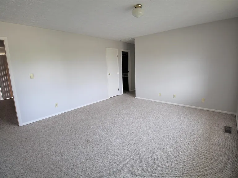 1181 Cumberland Ave — Photo 3