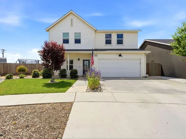 2429 W Claridge Way, Hanford, CA 93230