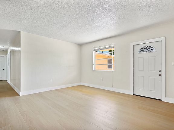 4th image of 532 SW 79th Ave