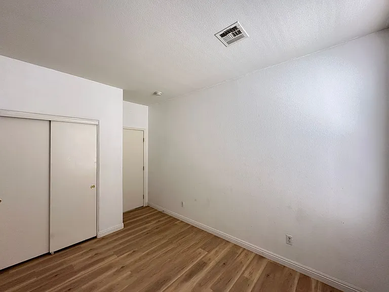 2525 Living Rock St — Photo 14