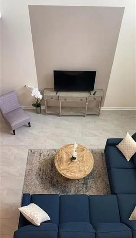 5 bed, 5.0 bath, 3678 sqft, $3,900 — Photo 4