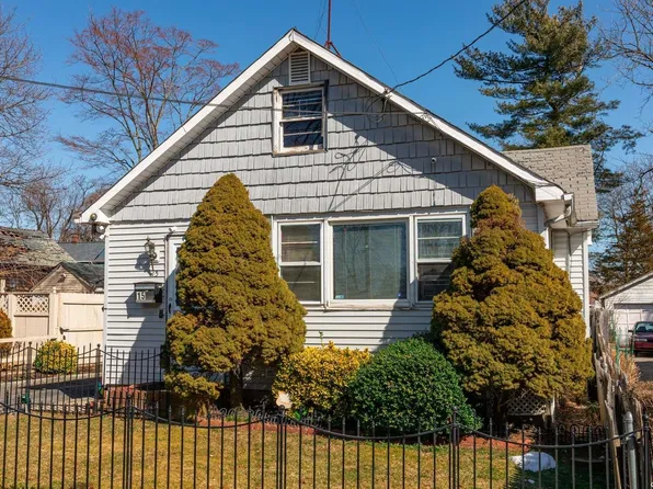 15 Grand Place, Huntington Station, NY 11746