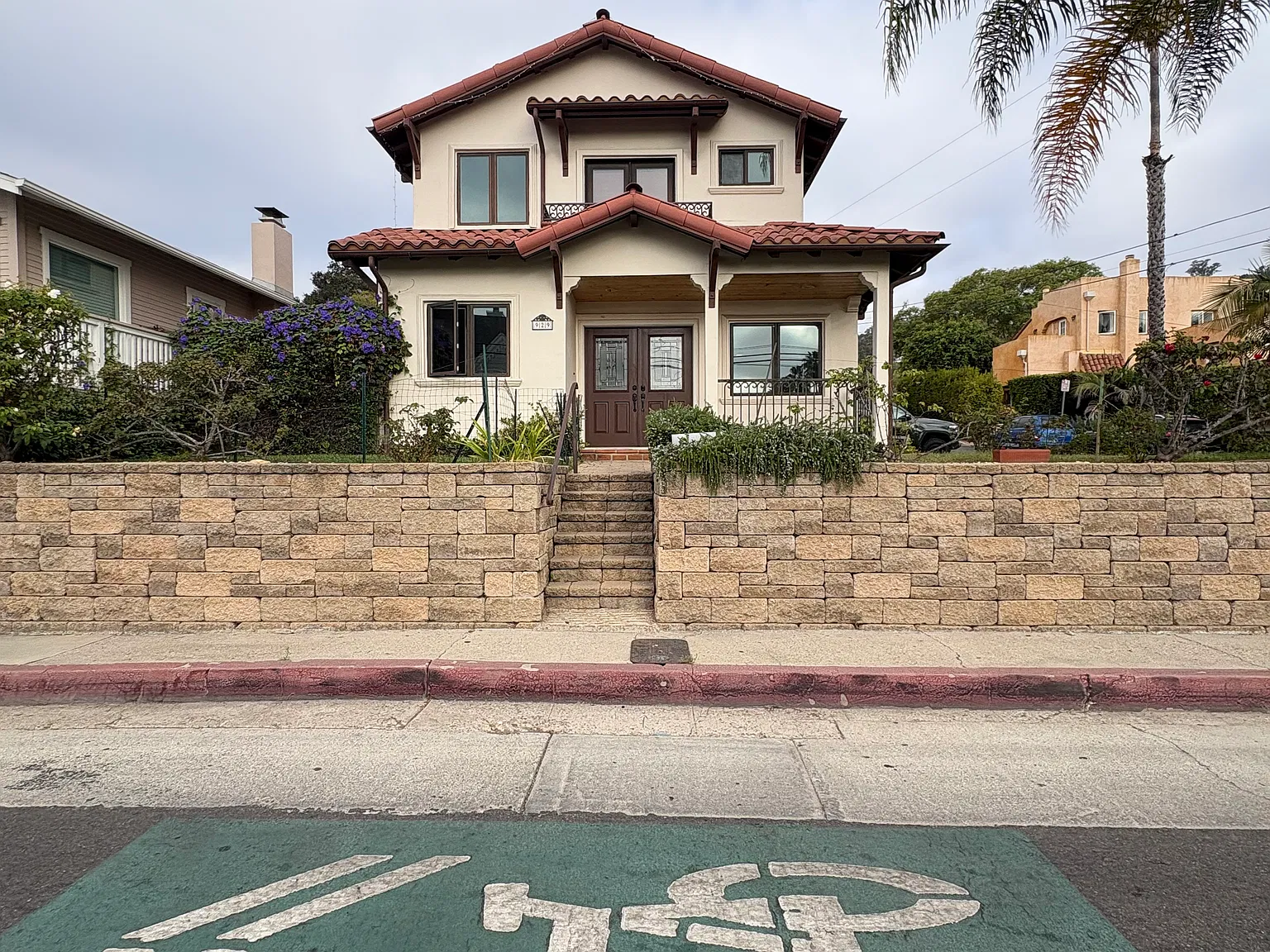 3 bed, 1347 sqft, $5,250 — Photo 1