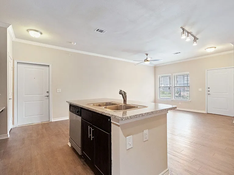 Residence at Midland — Photo 21