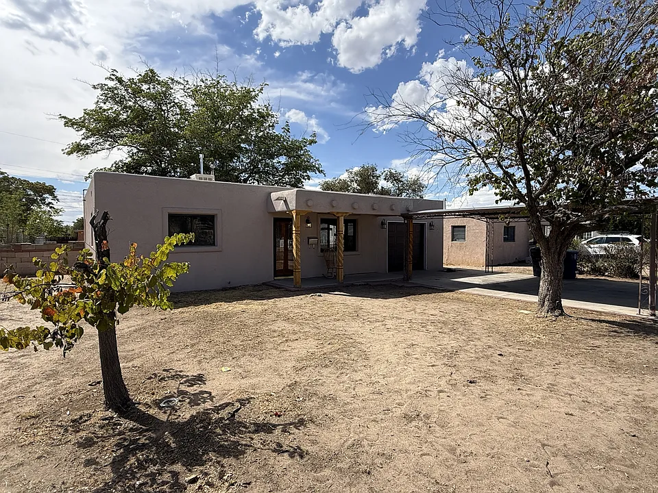 2729 Bel Air Dr NE