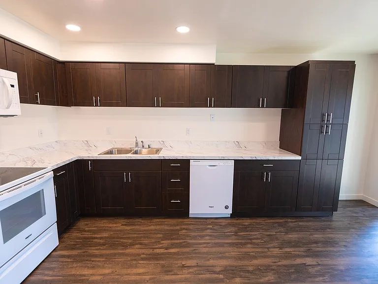 Villa Monterey Apartments — Photo 25