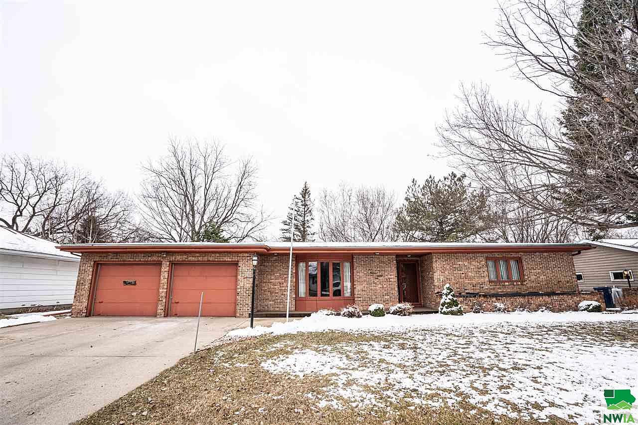 520 Douglas St, Merrill, IA 51038 Zillow