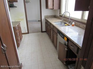 132 Lake Rd, Tobyhanna, PA 18466