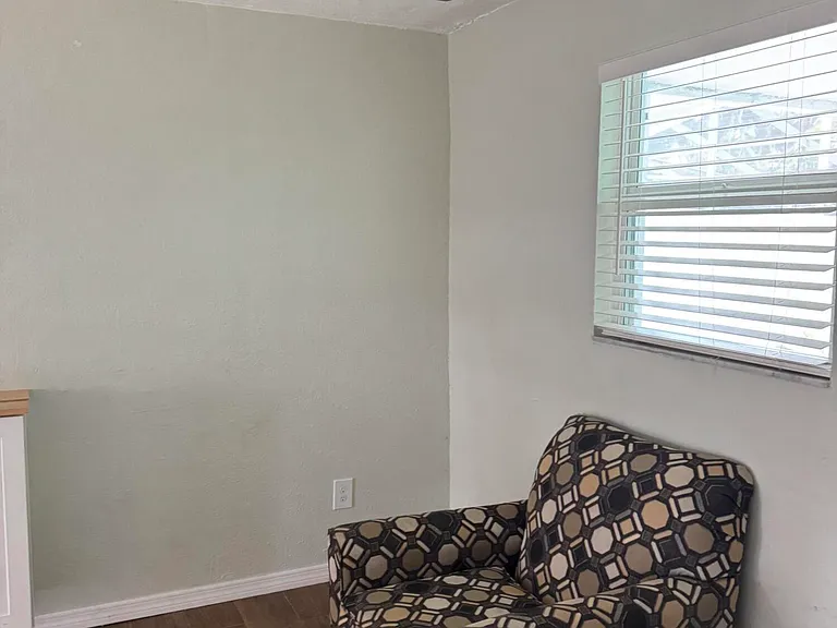 4281 Yorkshire Dr — Photo 11