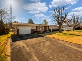 908 Fairlane Dr, Marion, IL 62959