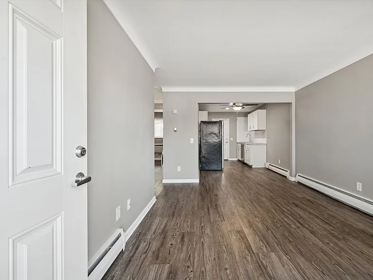 4101 Harvest Ln — Photo 2