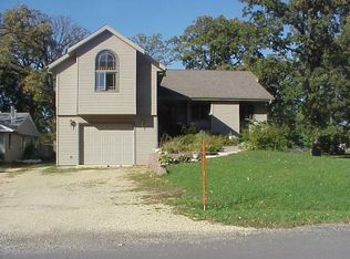 12 Liberty Blvd, Machesney Park, IL 61115