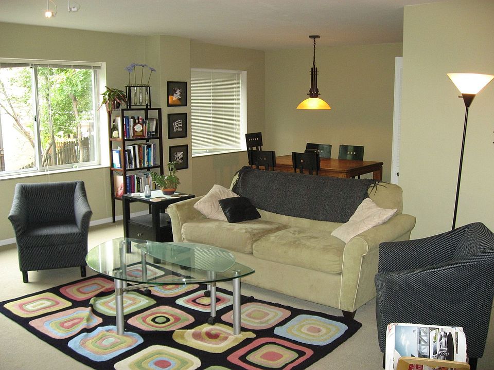 Living Room (now has new carpet as does entire condo)
