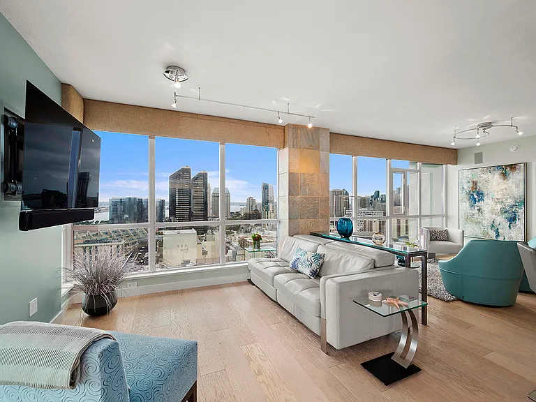 325 7th Ave #2303 — Photo 9