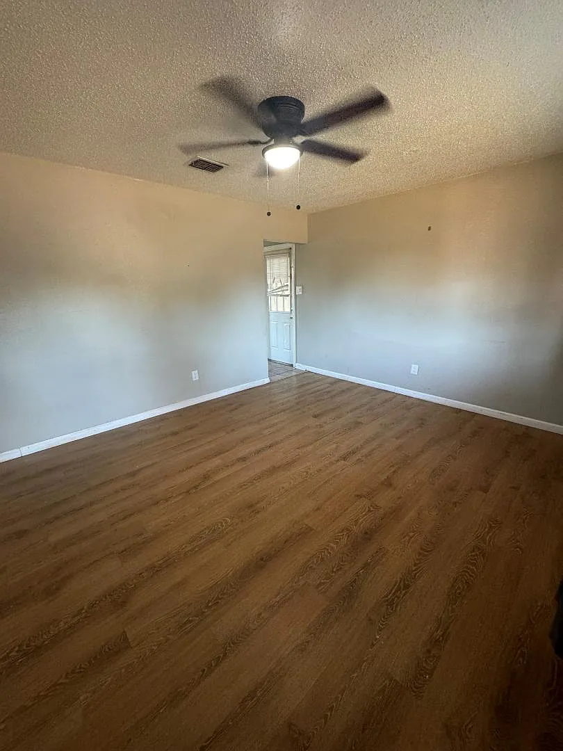 4821 Sheryl St — Photo 3