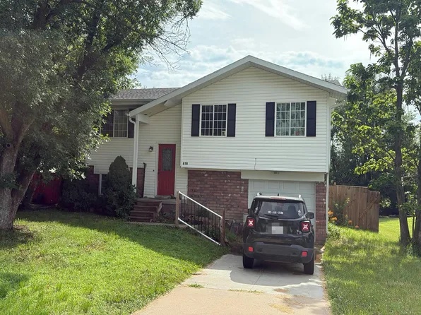 618 Briar Ave, Crete, NE 68333
