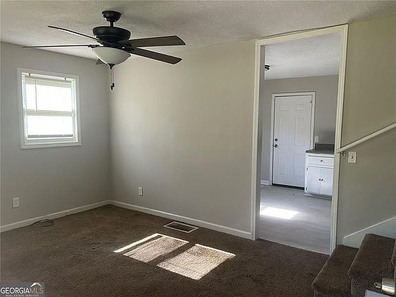 3rd image of 130 Knob Dr
