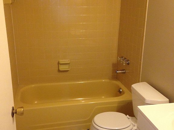 5th image of 576 Taunton Pl APT 4
