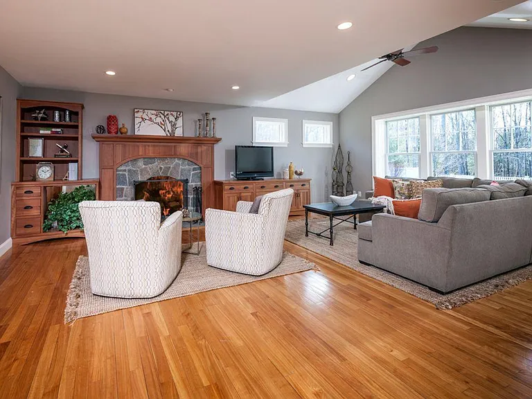 1 Oak Forest Rd — Photo 15