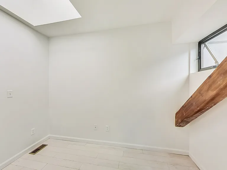674 23rd St — Photo 26