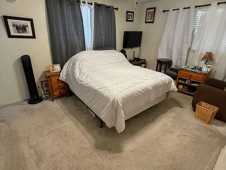826 16th Ave — Photo 9