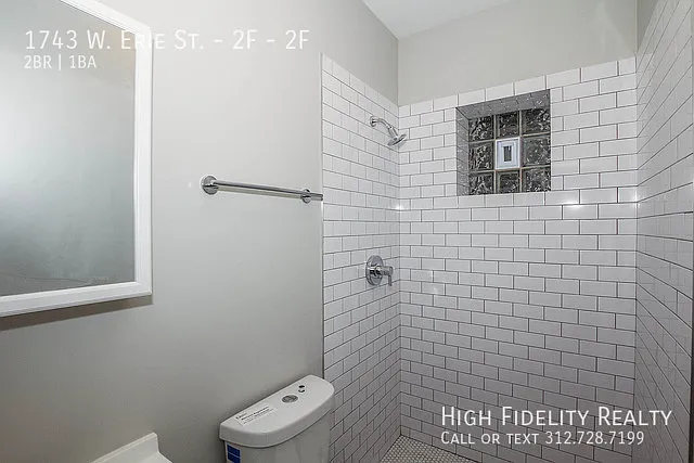 1743 W Erie St #2F — Photo 4