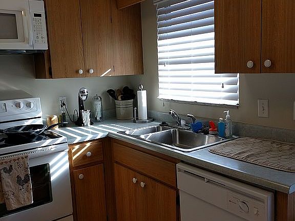 Dishwasher / Range / Oven