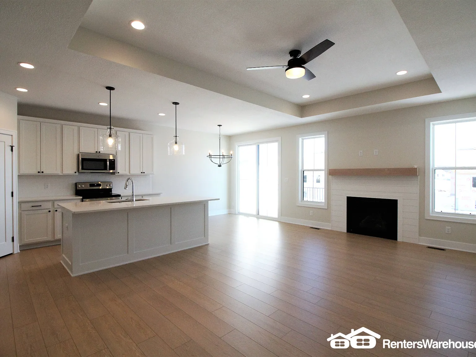 Executive Twin Home, 4 Bed, 3 Bath Ranch Style with 2 Stall Garage — Photo 4