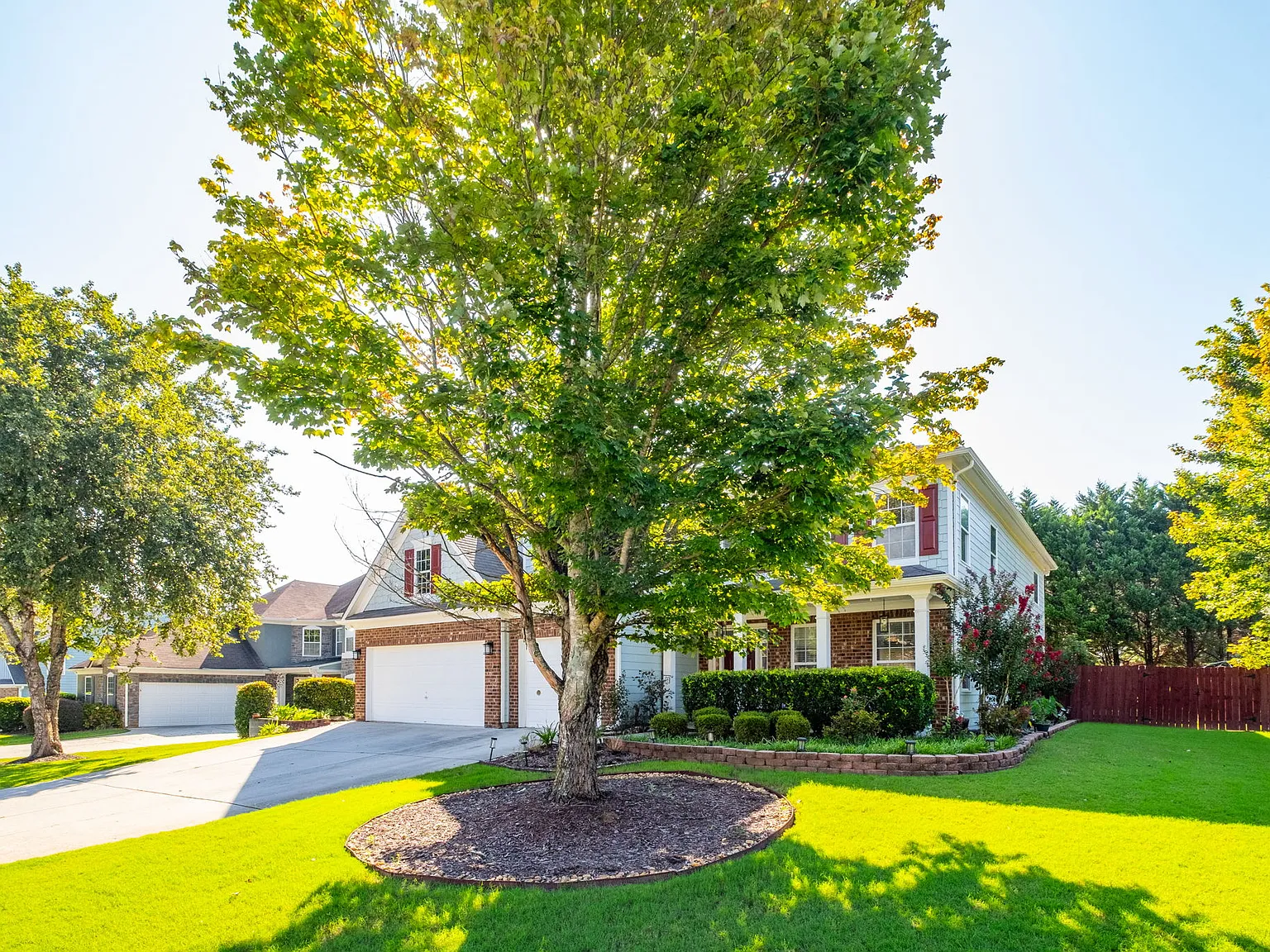 5 bed, 4200 sqft, $3,900 — Photo 3