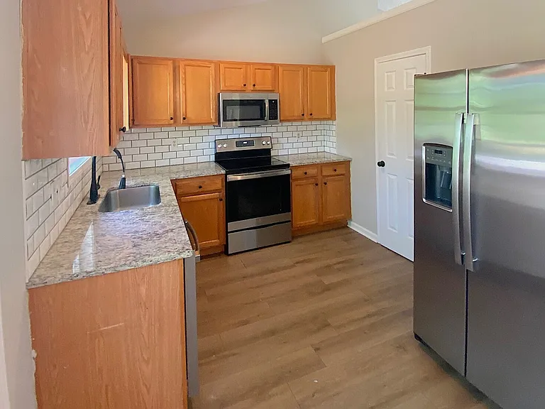 51 Connie Dr — Photo 8