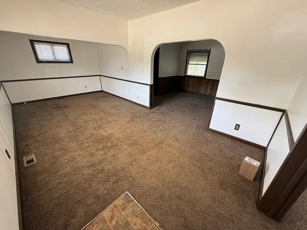 Building Photo - 1211 Heizer St