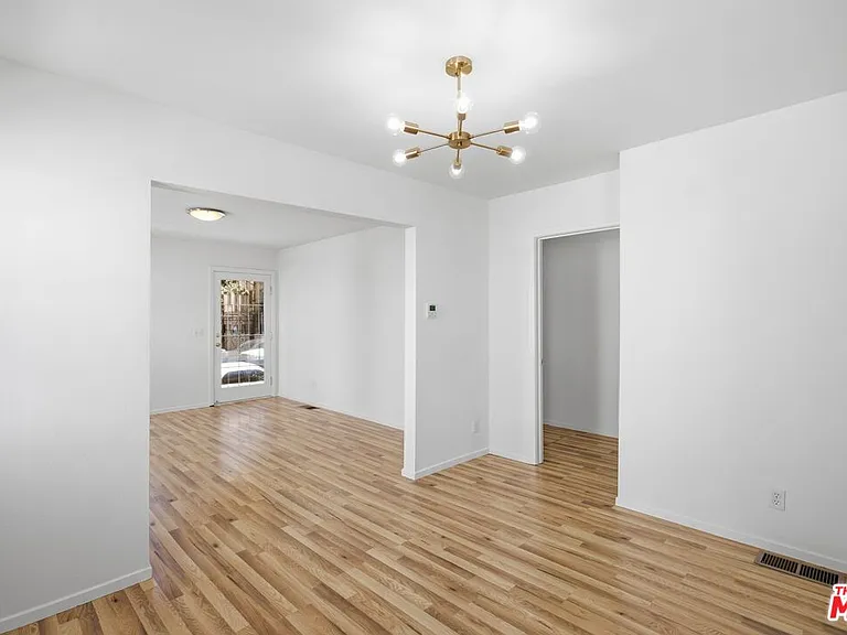 3611 W 4th St — Photo 5
