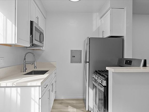 4th image of 12761 Pacific Ave Unit 5