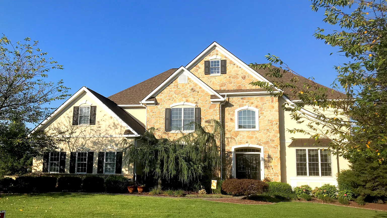 1370 Wicklow Dr photo 1