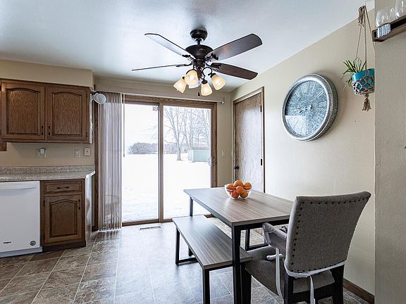 4th image of 302 Sunrise Ct